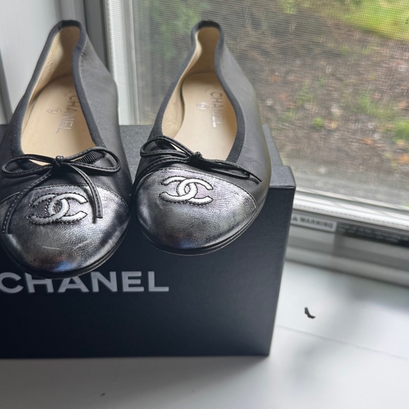 CHANEL BALLERINES Woman's Black and Silver Flats - Picture 2 of 4